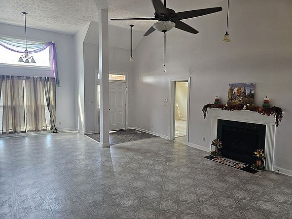 4th image of 326 Woodington Rd