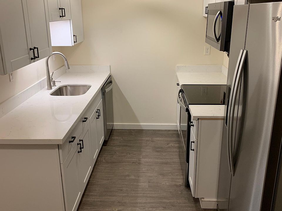 1st image of 540 Bellevue Way SE APT 6