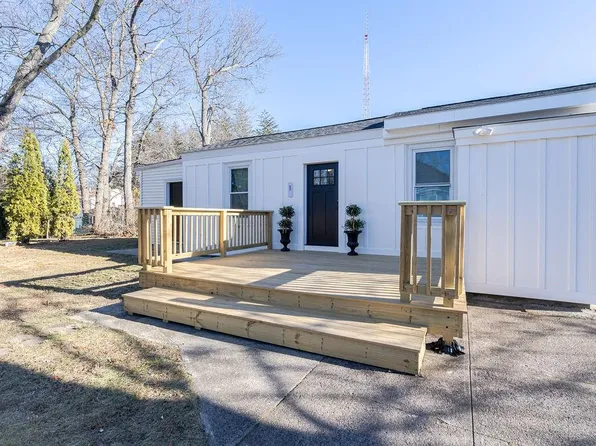 1 Ipswich St, Johnston, RI 02919