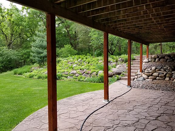 Looking SW to perennial grdn