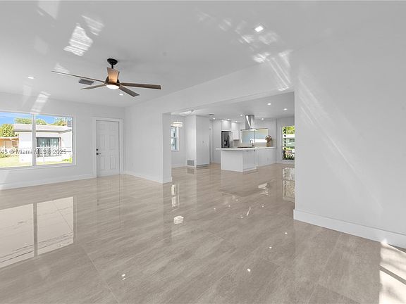 4th image of 9450 Martinique Dr