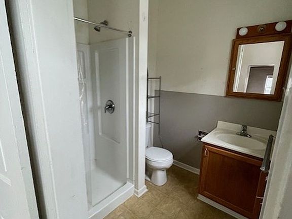 5th image of 238 W Walnut St #238W-3