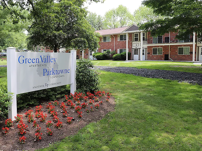 Green Valley Apartments — Photo 9