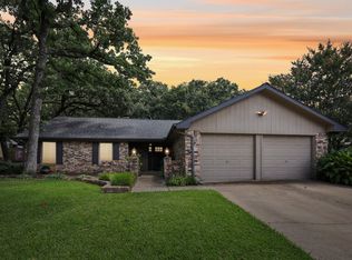 2008 N Meadow Way Cir, Arlington, TX 76015