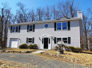 1051 Knollwood Dr, Tobyhanna, PA 18466
