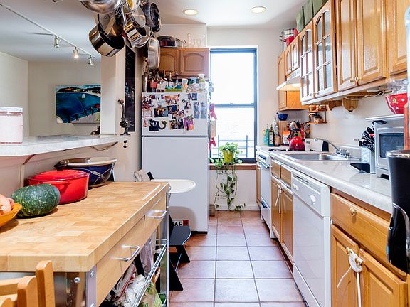 3rd image of 337 W 21st St APT 5B