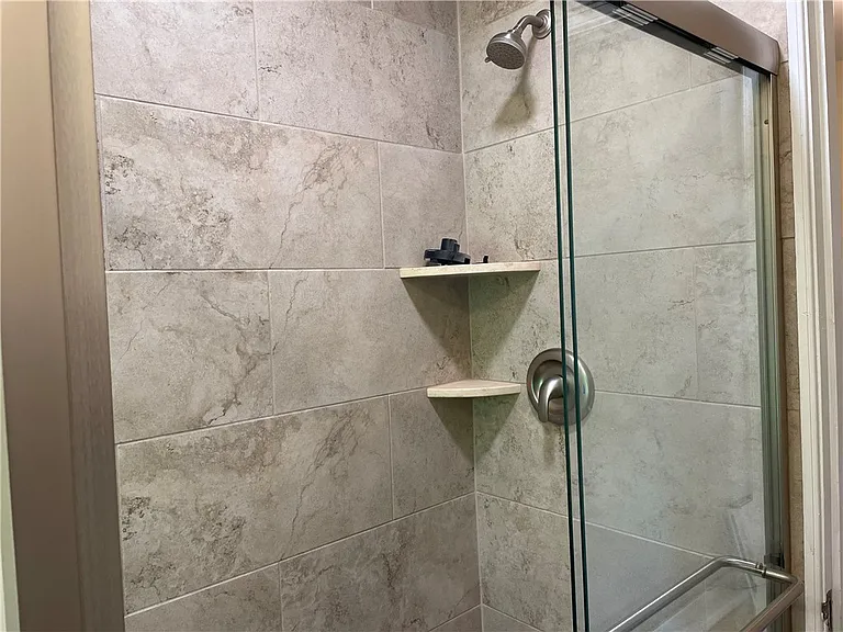 721 Center Ave — Photo 12