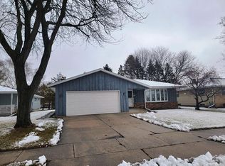2847 N Apache Rd, Sheboygan, WI 53083