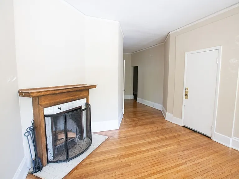 2216 E Ivanhoe Apartments — Photo 34