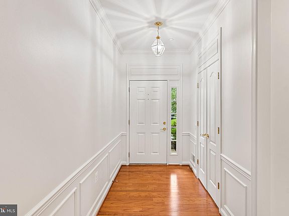 5th image of 18 Castlewood Dr