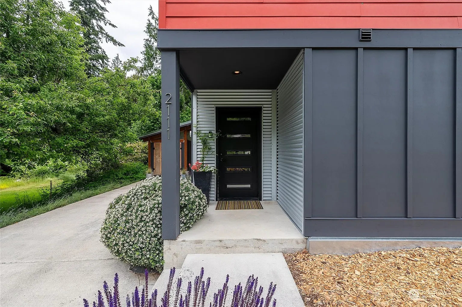 3 bed, 1972 sqft, $4,000 — Photo 3