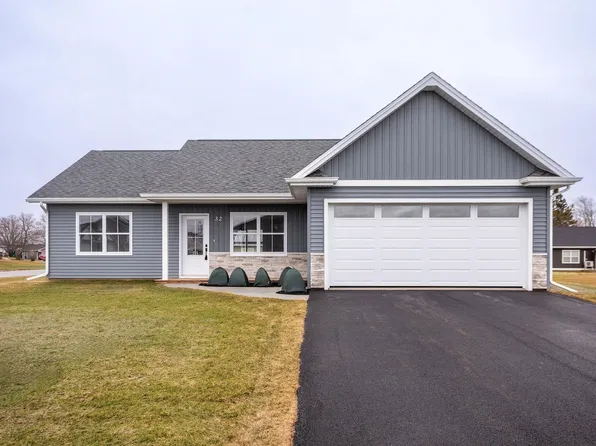 32 Anne Ave, Charlottetown, PE C1C 0T1