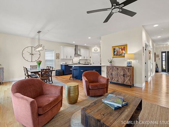 4th image of 627 Bourbon Ct