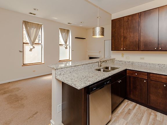 2nd image of 1907 N Sheffield Ave APT 3f