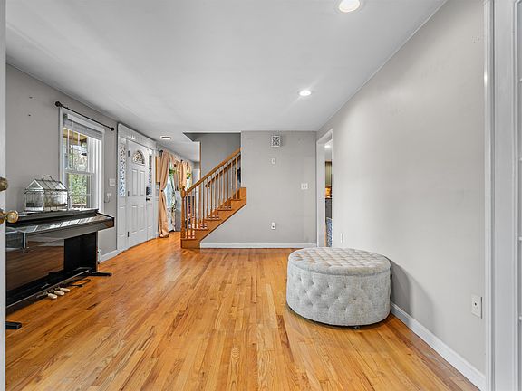 4th image of 5 Chartwell Court