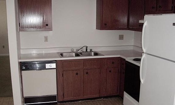 4th image of 430 N Woodland Dr APT 2