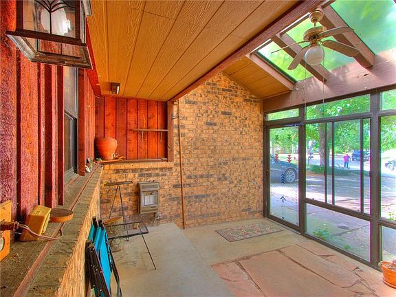 2nd image of 2106 Twisted Oak Dr