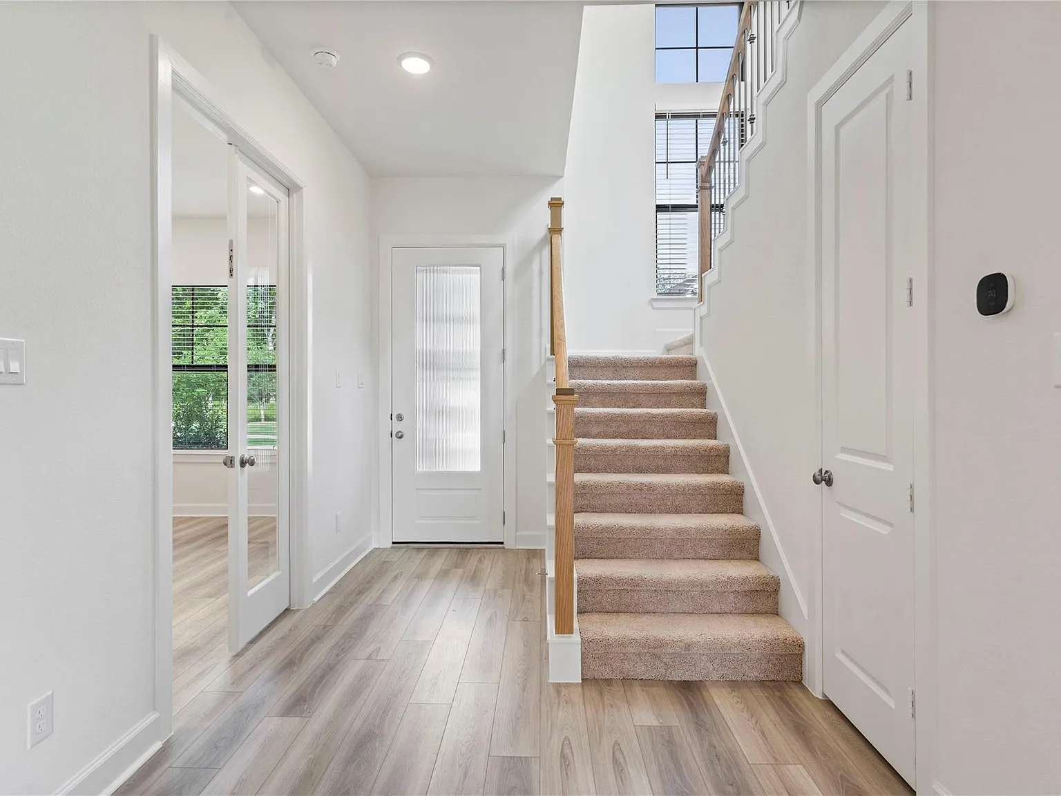 3 bed, 2.5 bath, 2190 sqft, $3,000 — Photo 2
