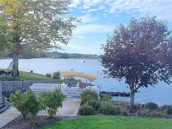 4th image of 410 Geneva Pt