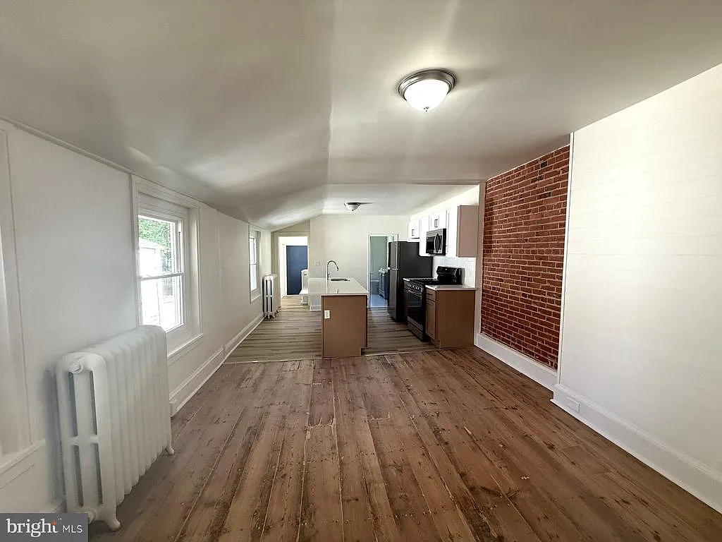 4 bed, 1.0 bath, 2515 sqft, $2,150 — Photo 3