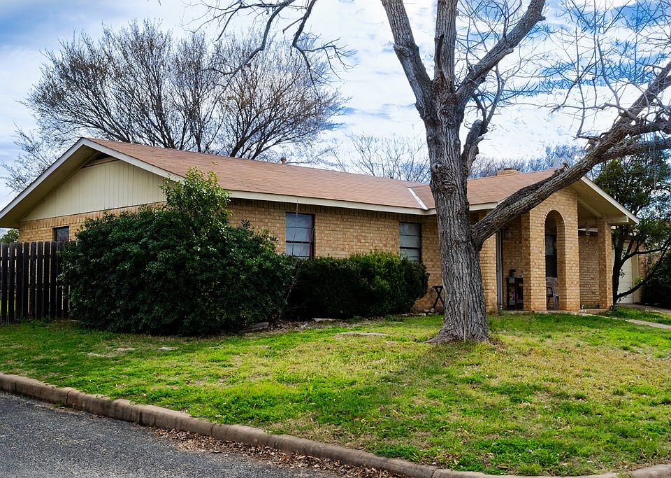 2nd image of 112 W Trailmoor Dr
