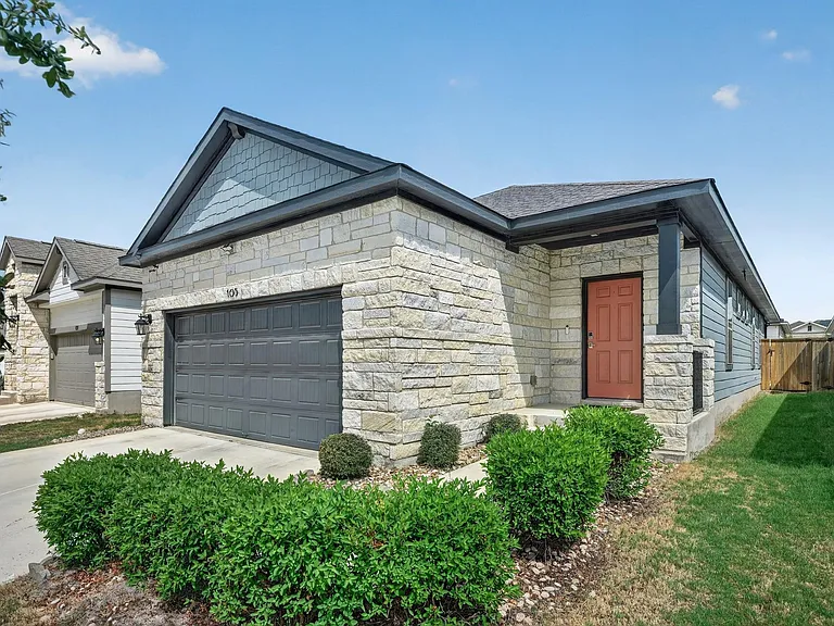 105 Drifter Ln — Photo 2
