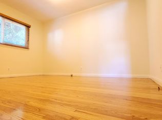 1230 N Altadena Dr, Pasadena, CA 91107