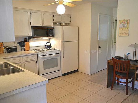 4th image of 9889 Lily St