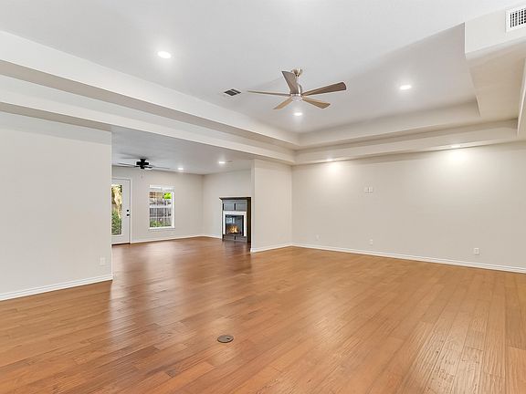 5th image of 300 San Saba Street