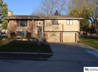 417 S 153rd Cir, Omaha, NE 68154