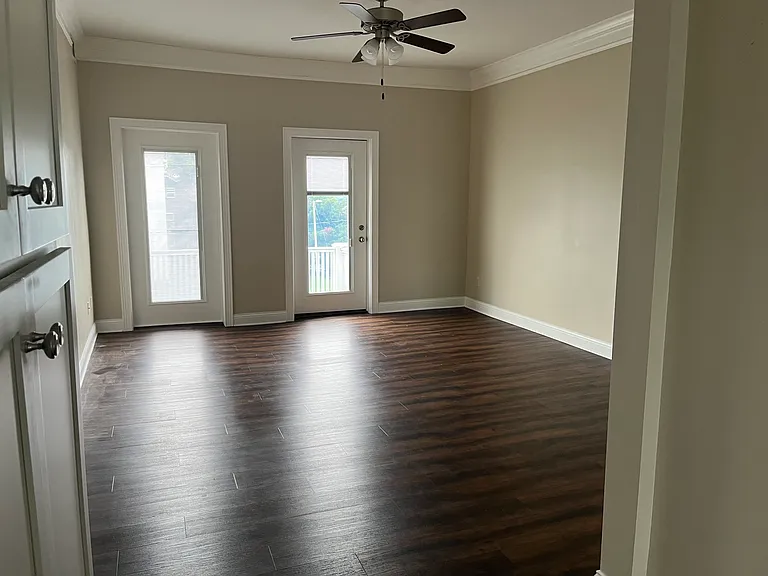 603 E Riverside Dr #F — Photo 4