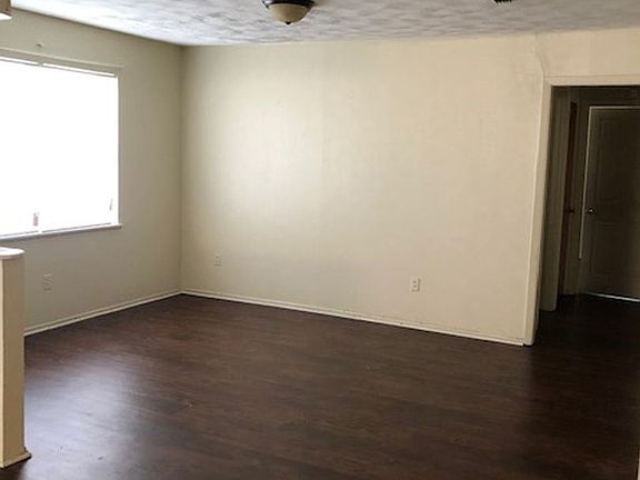 4th image of 3027 Gaywood St