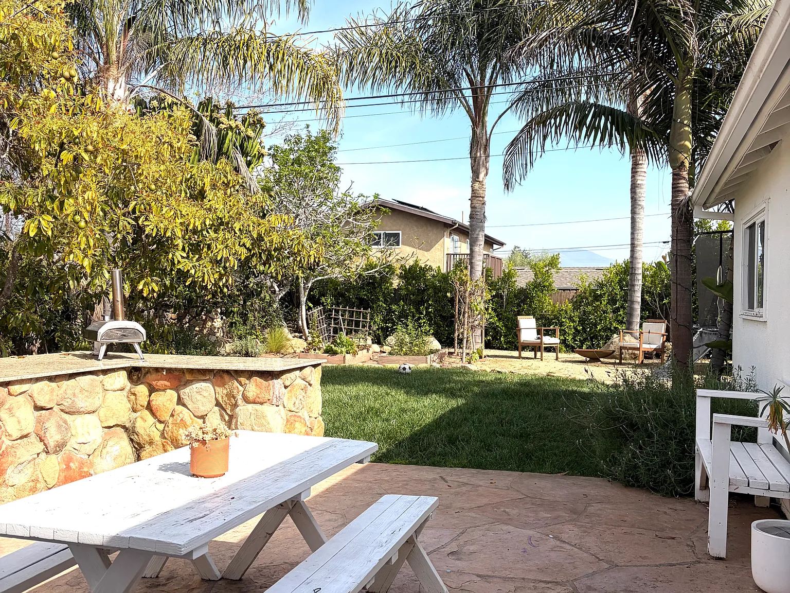 4 bed, 1270 sqft, $6,300 — Photo 2