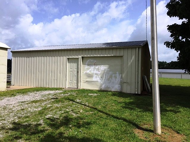 2nd image of 607 W Main St