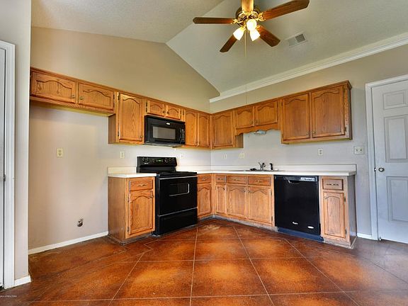 4th image of 10386 Amanda Dr