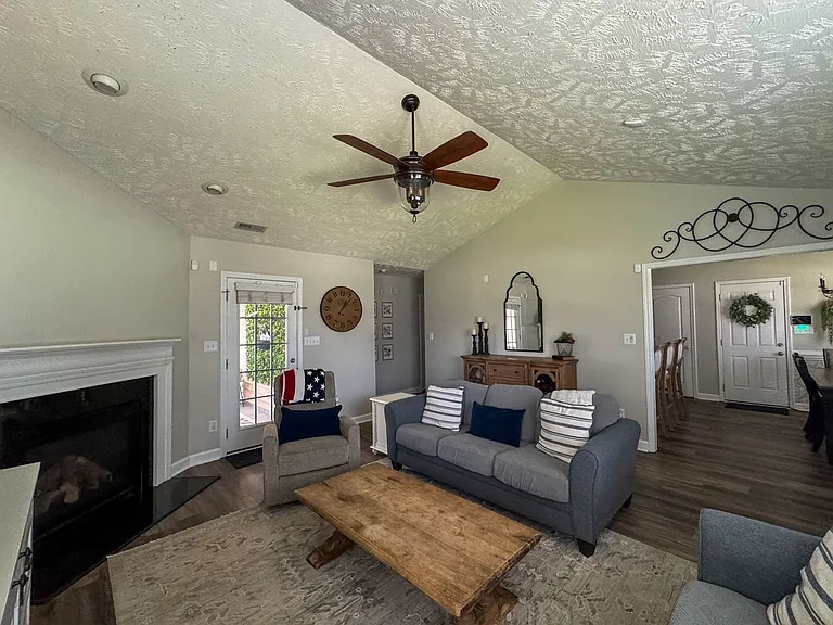 192 Ivystone Dr — Photo 4