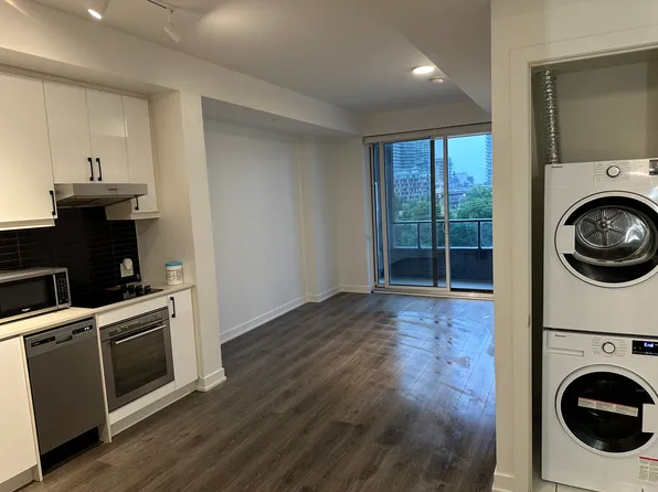 9 Tecumseth St #416, Toronto, ON M5V 0S5