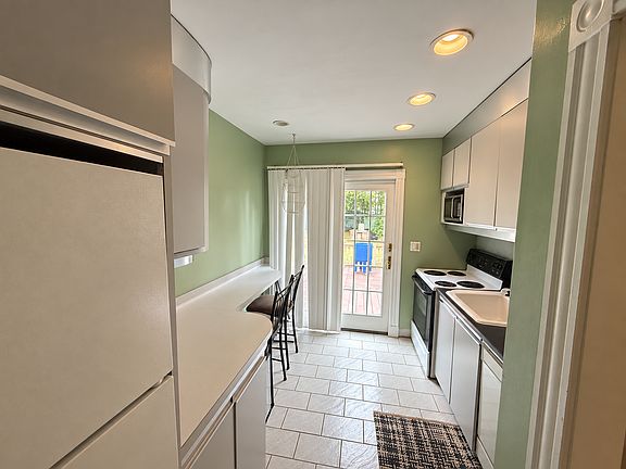 5th image of 747 Front St #1
