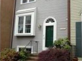 8647 Dellway Ln, Vienna, VA 22180