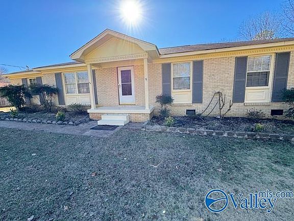 2nd image of 416 Curtis Dr SE