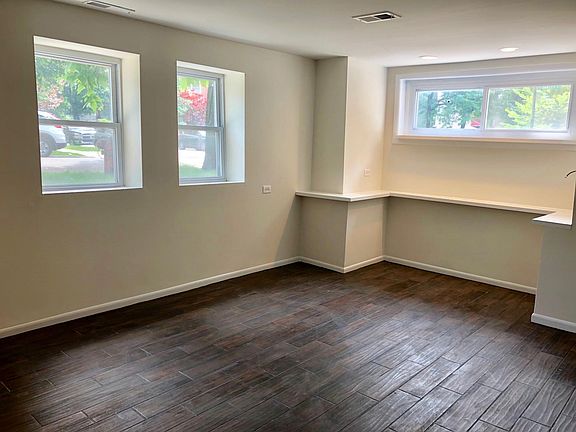 2nd image of 3301 N Oakley Ave #B