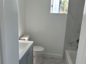 352 E 52nd St, Los Angeles, CA