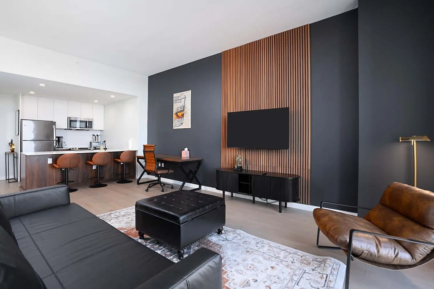 1 bed, 1.0 bath, 742 sqft, $4,910 — Photo 3