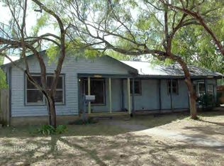 1404 E Rosewood St, Beeville, TX 78102