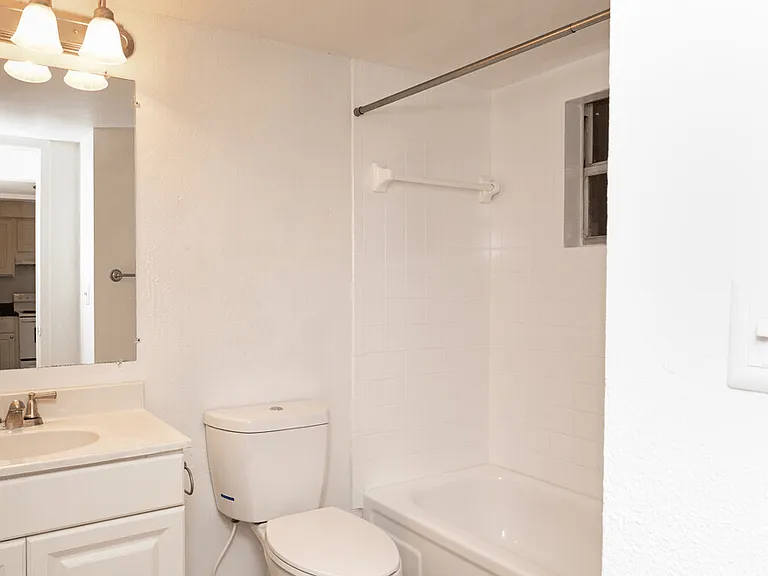 Oak Manor Apartment Homes — Photo 11
