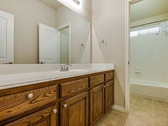 5th image of 4820 Lasso Ln
