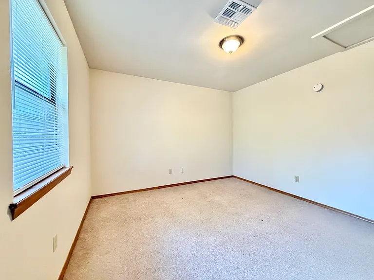 385 S Teehee Dr #8 — Photo 5