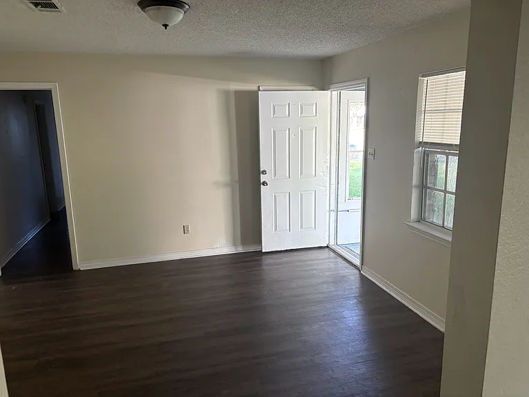 11514 Harris Dr — Photo 3