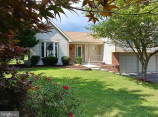 103 Fieldstone Dr, Carlisle, PA 17015