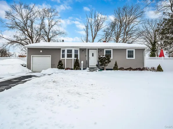 9 Amfer Court, Bay Shore, NY 11706